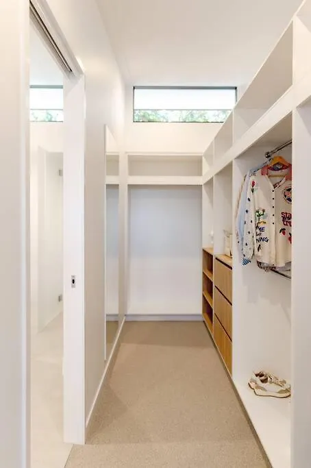 Holiday home The Hamptons Lake House - Noosa Heads Luxury House