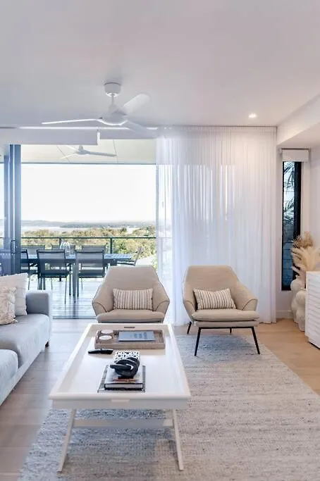 Hébergement de vacances The Hamptons Lake House - Noosa Heads Luxury House