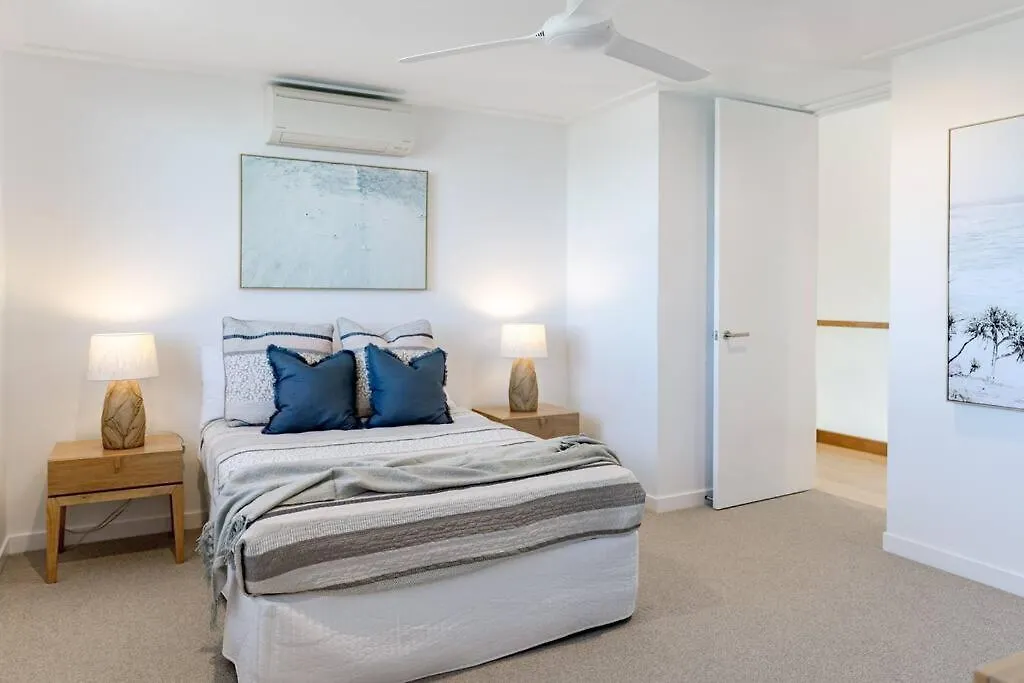 The Hamptons Lake House - Noosa Heads Luxury House Australie