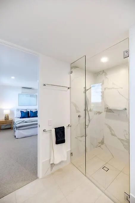 Hébergement de vacances The Hamptons Lake House - Noosa Heads Luxury House
