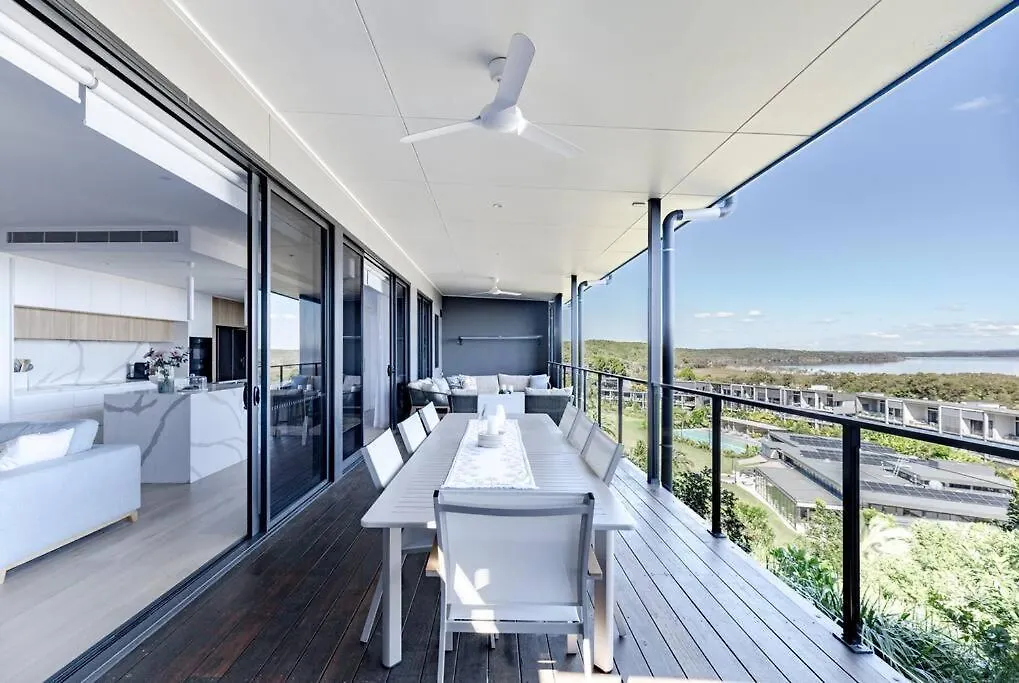 Hébergement de vacances The Hamptons Lake House - Noosa Heads Luxury House Australie