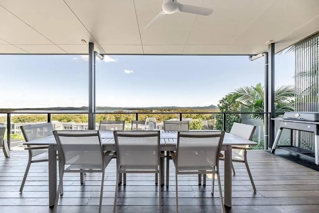The Hamptons Lake House - Noosa Heads Luxury House 0*,