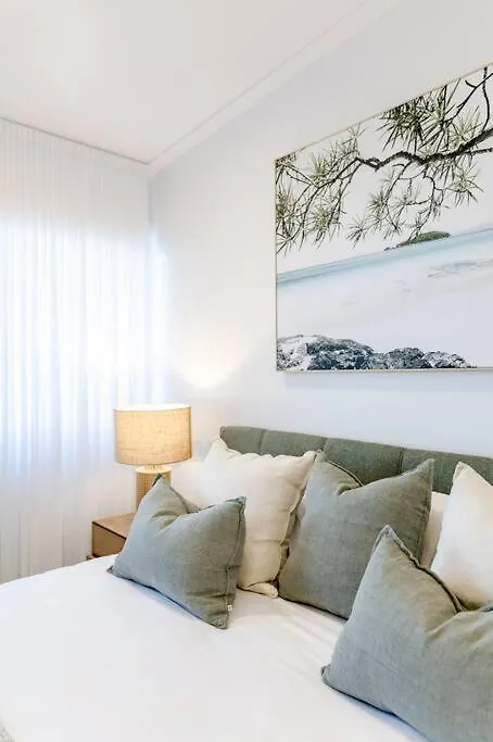 The Hamptons Lake House - Noosa Heads Luxury House Australie