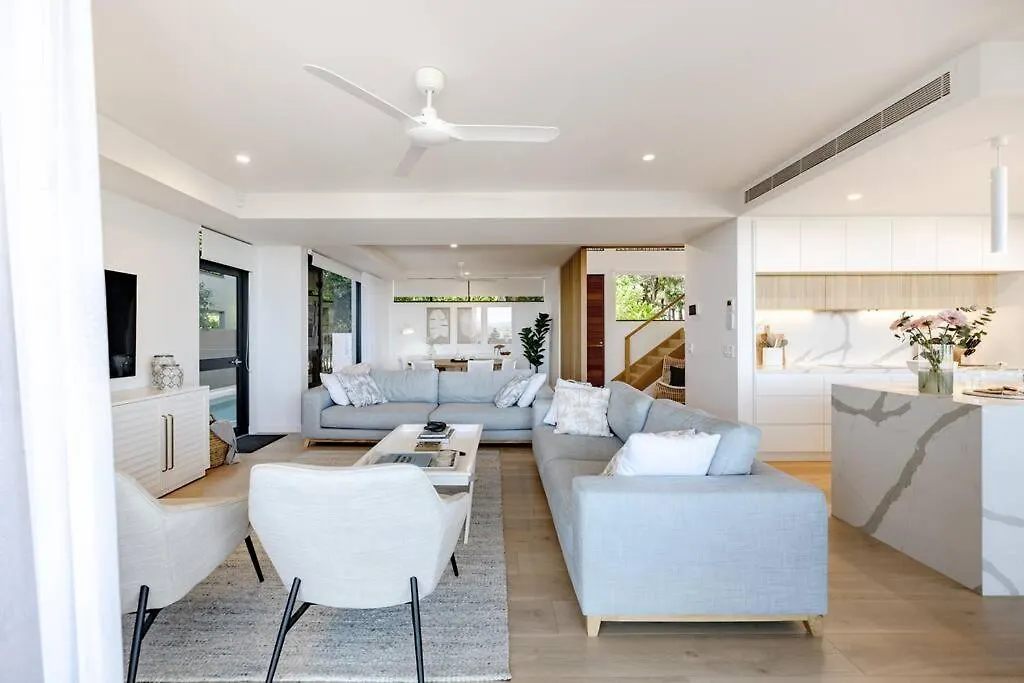 Hébergement de vacances The Hamptons Lake House - Noosa Heads Luxury House