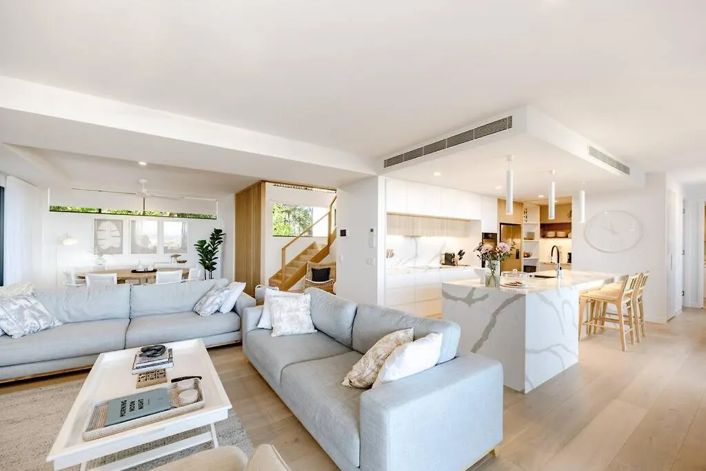 The Hamptons Lake House - Noosa Heads Luxury House